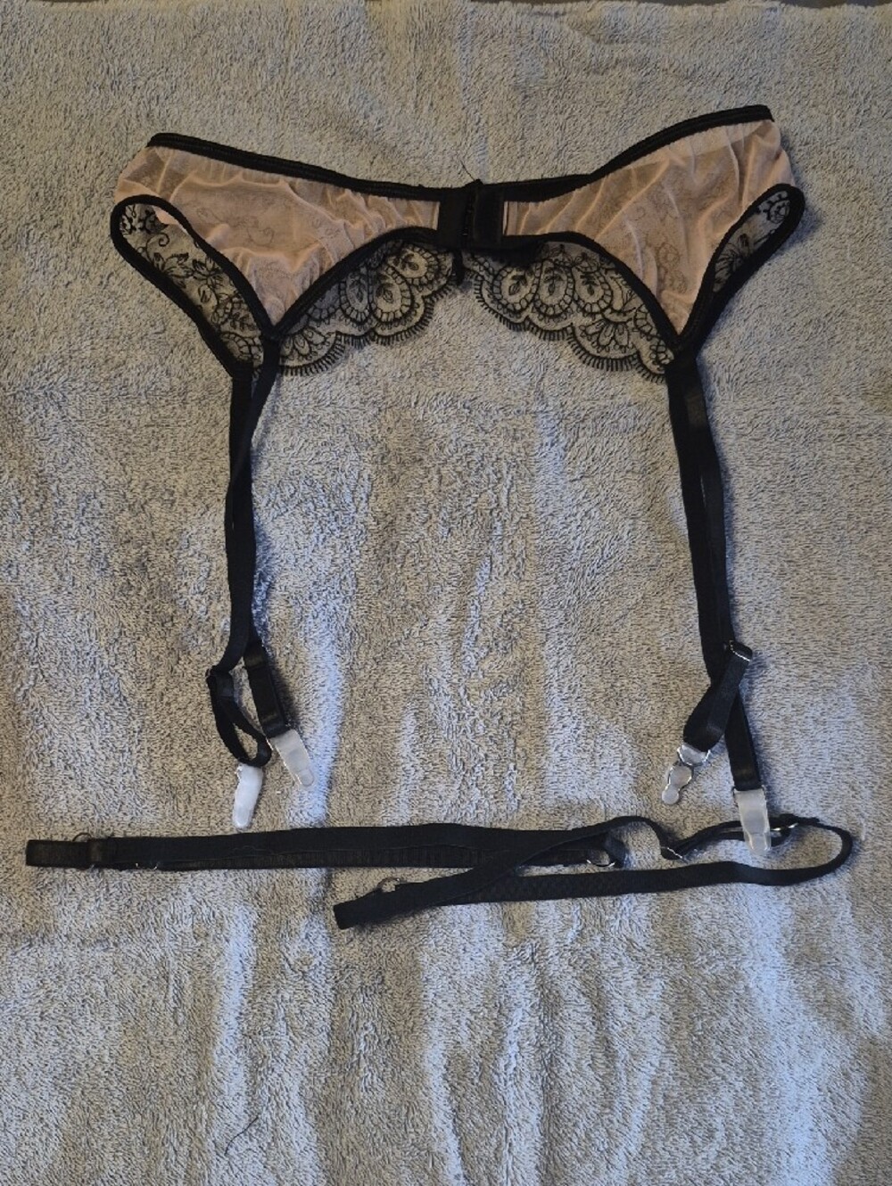 Sheer Black Lace Garder Belt - Picture 2 of 2